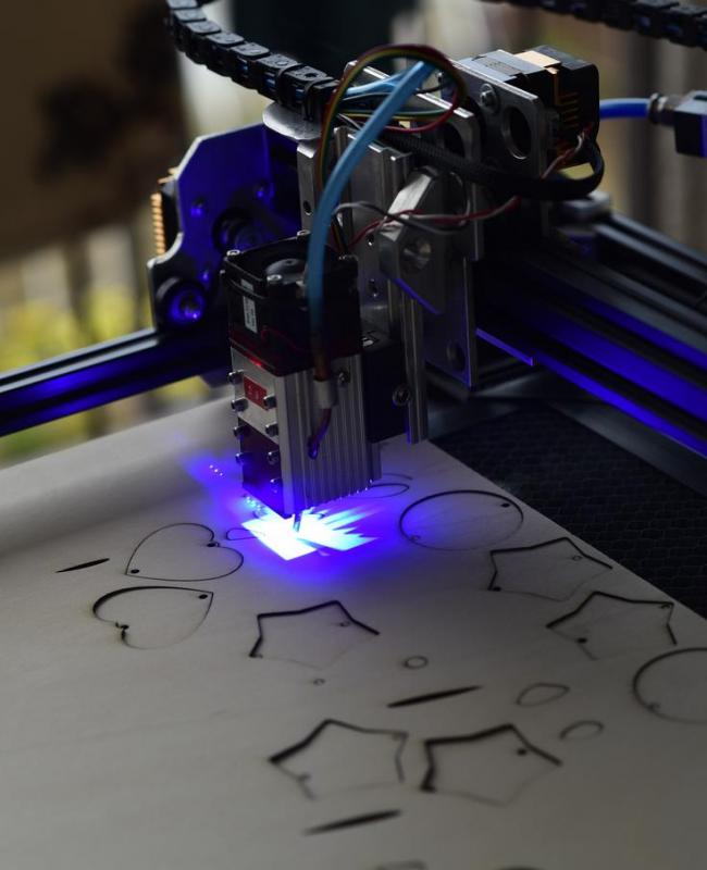 Comment utiliser la d&eacute;coupe laser &agrave; ANGERVILLE L'ORCHER ?